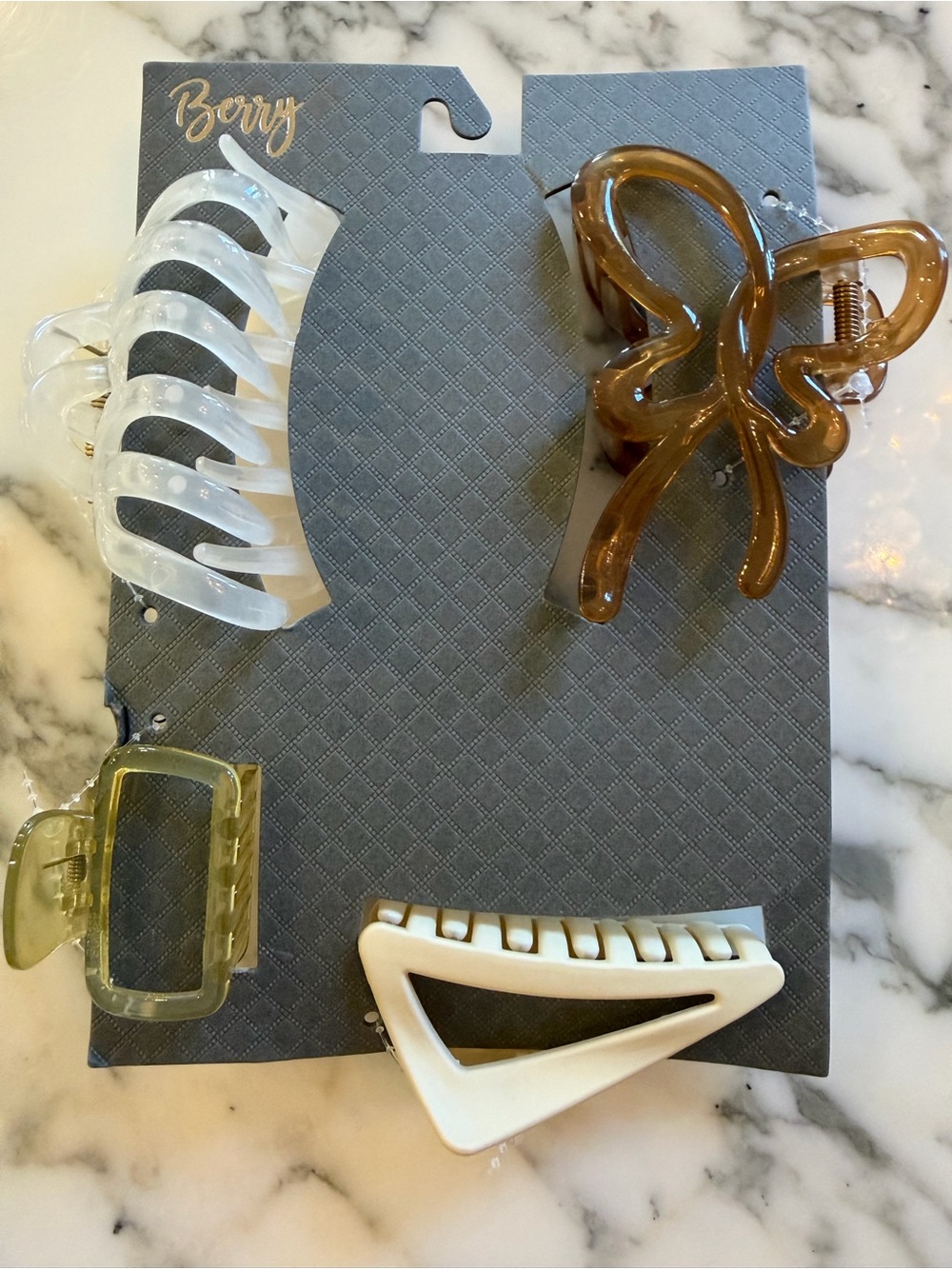 NWT Berry Hair Claw Clip Bundle 2 Packs 8 Clips Bow Rectangle Triangle Set - Picture 7 of 11